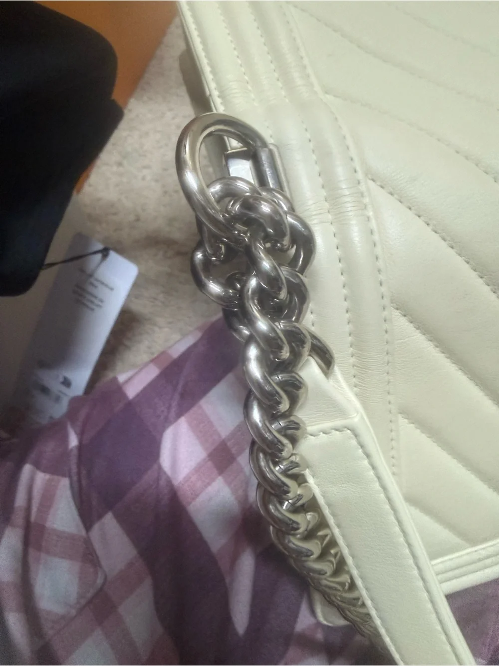 CHANEL White Chevron Quilted Shoulder Bag with Silver Chain